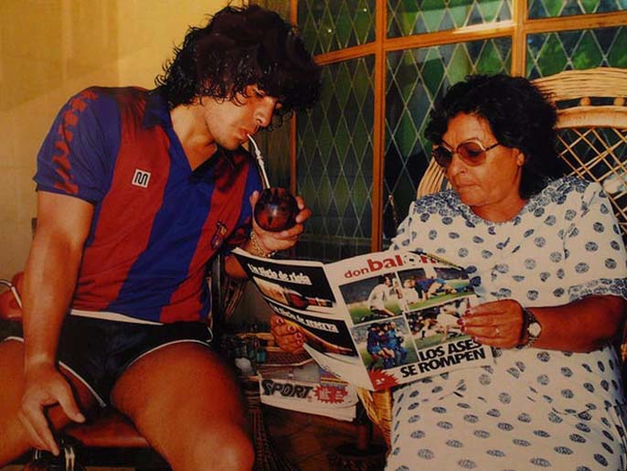 Những góc khuất ít ai biết về “cậu bé vàng” Diego Maradona