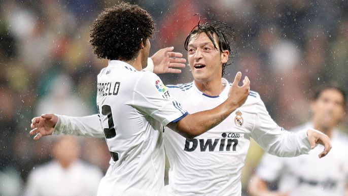 Mesut Ozil - Từ người hùng trở thành cầu thủ bị căm ghét